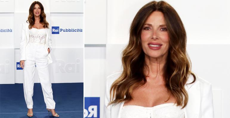 Alessia Marcuzzi torna sotto i riflettori: in total white alla presentazione dei palinsesti Rai, foto Alessia Marcuzzi torna sotto i riflettori: in total white alla presentazione dei palinsesti Rai, foto