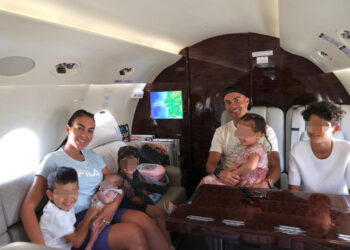 Cristiano Ronaldo e Georgina, in vacanza con i 5 figli : foto