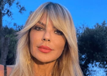 Matilde Brandi ha ritrovato l’amore, anche se nasconde il volto del suo nuovo 'lui'