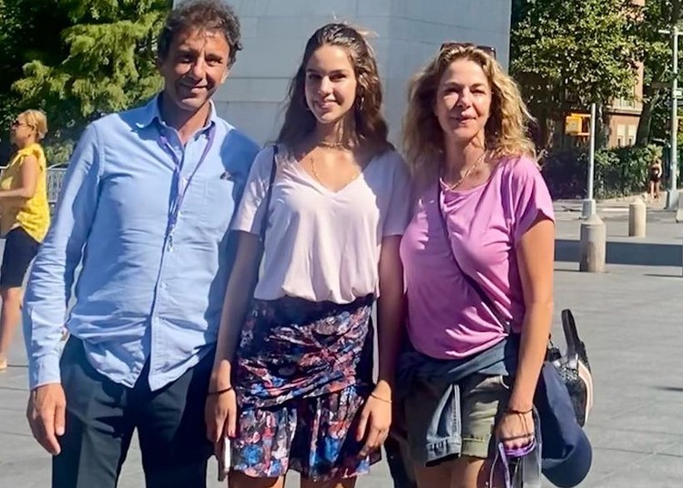 Claudia Gerini accompagna la figlia a New York insieme all'ex marito Claudia Gerini accompagna la figlia a New York insieme all'ex marito