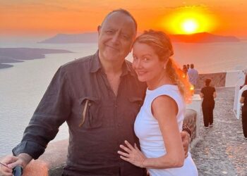 Angela Melillo pubblica foto col compagno 66enne Cesare: ''Nonostante la differenza d'età c'è qualcosa''