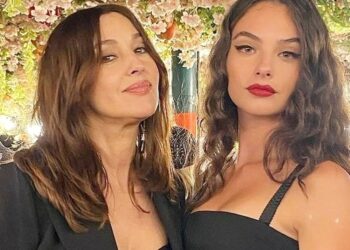 Monica Bellucci racconta la sua vita a Parigi: ''Tutto attorno alle mie figlie, la mattina preparo la colazione, poi…''