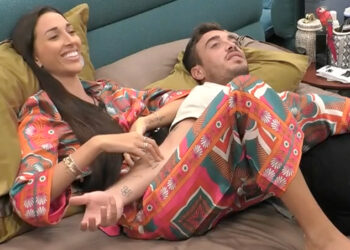 L'ex di Belen si sta innamorando al GF Vip? Coccole nella Casa con la coinquilina Giaele: le immagini