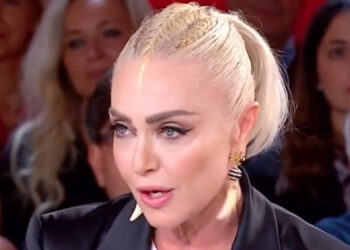 Paola Barale ballerina provetta a Ballando nonostante la sua condizione, la spondilolistesi: ecco di cosa si tratta