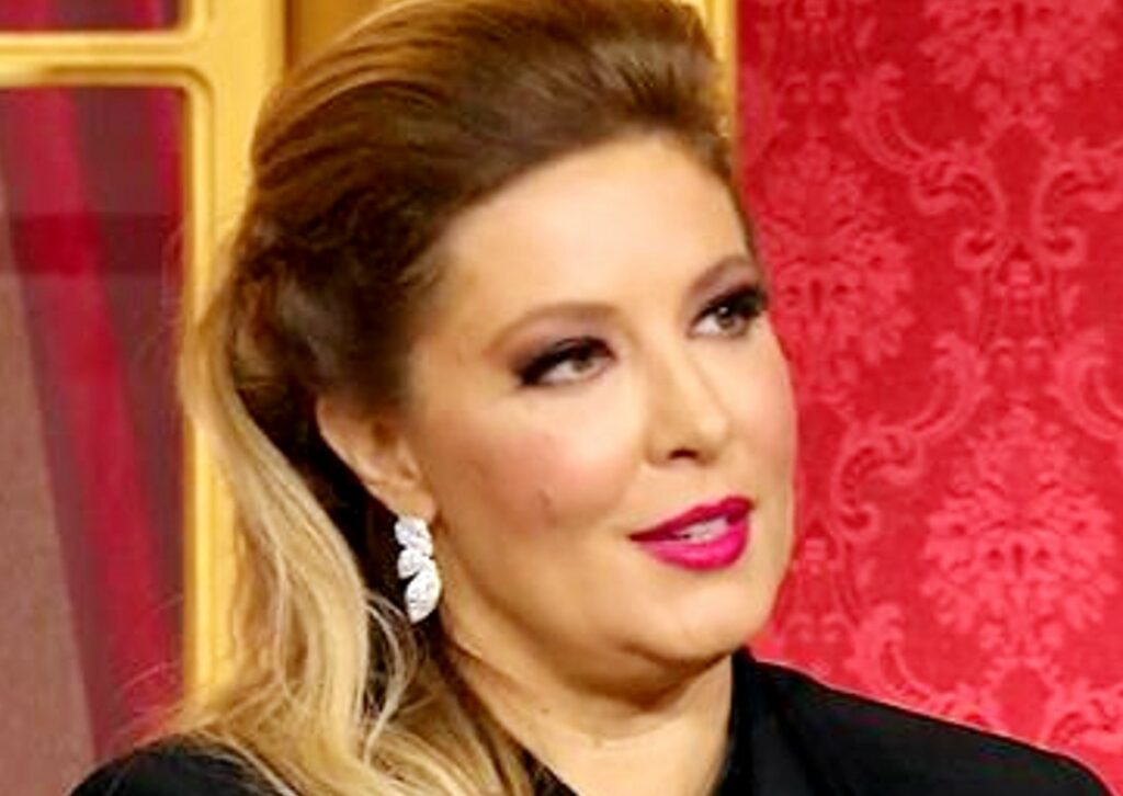 Selvaggia Lucarelli criticata perché in tv dopo la morte della madre: ''Rifiuto questi cliché sulla sofferenza dovuta, non mi si dica cosa dovrei provare'' Selvaggia Lucarelli criticata perché in tv dopo la morte della madre: ''Rifiuto questi cliché sulla sofferenza dovuta, non mi si dica cosa dovrei provare''