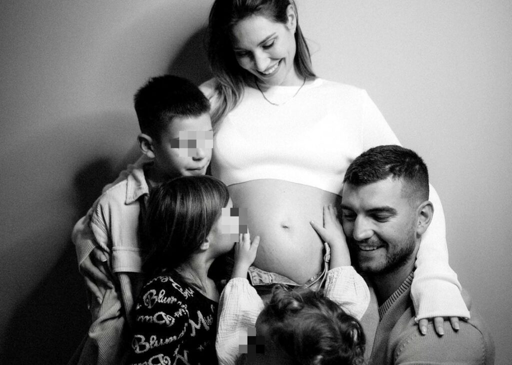 Beatrice Valli incinta del quarto figlio: ''Sono alla 17esima settimana, ho una pancia enorme, questa gravidanza mi ha messo al tappeto''