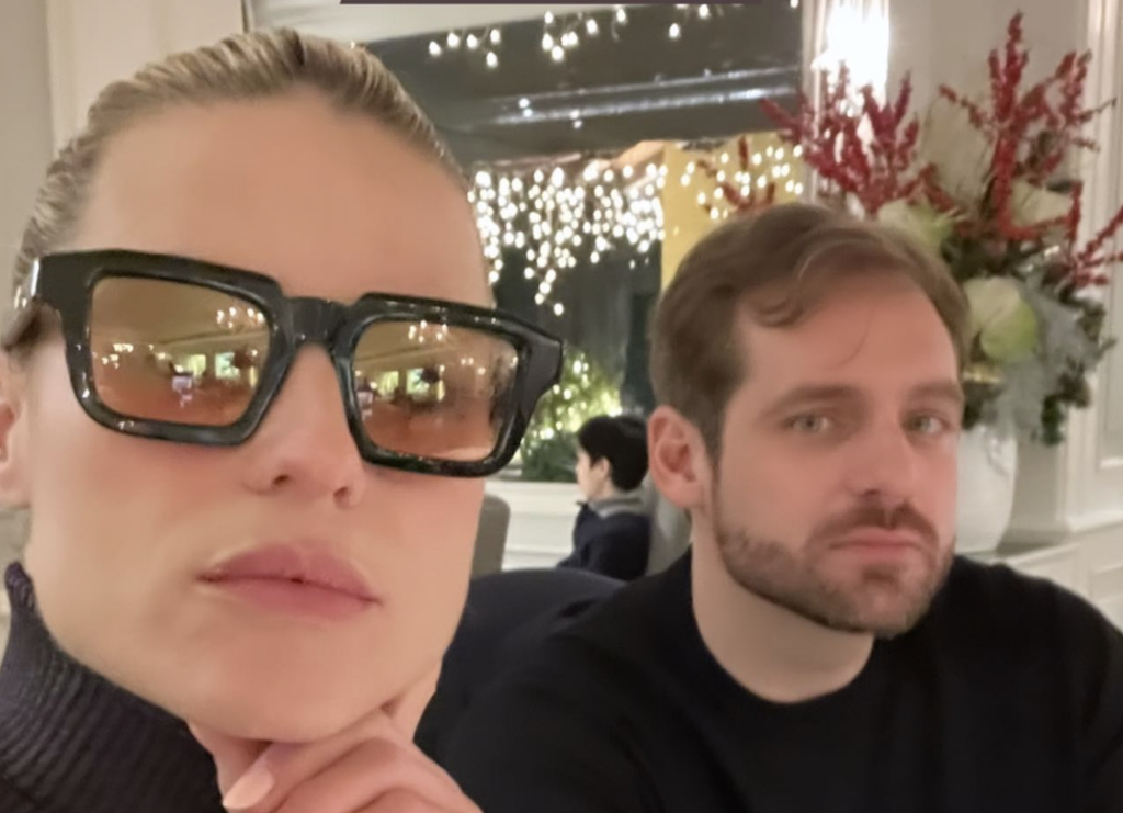 Michelle Hunziker e Tomaso Trussardi gelano chi li voleva di nuovo insieme: ''Cena tra ex'' Michelle Hunziker e Tomaso Trussardi gelano chi li voleva di nuovo insieme: ''Cena tra ex''