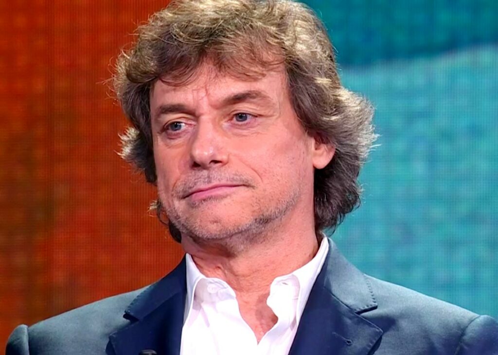 Alberto Angela commosso ricorda il padre in tv: ''Prima di morire è riuscito a farlo. Erano anni che glielo dicevamo'' Alberto Angela commosso ricorda il padre in tv: ''Prima di morire è riuscito a farlo. Erano anni che glielo dicevamo''