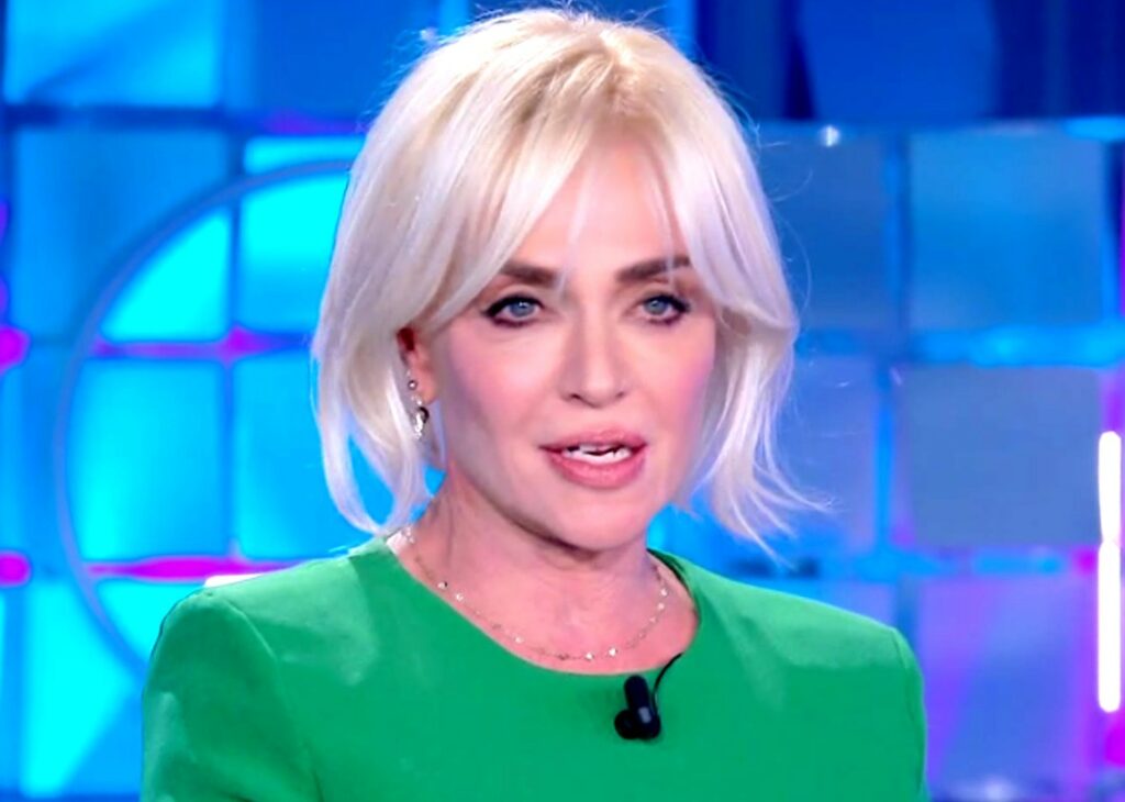 Paola Barale è andata in menopausa 'presto': ''Non sono decrepita, ci vuole aiuto degli specialisti''