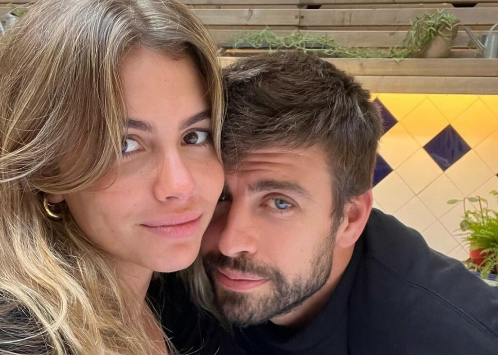 Gerard Piqué presenta ufficialmente la fidanzata al mondo: prima foto social con Clara Chia, la donna con cui ha tradito Shakira Gerard Piqué presenta ufficialmente la fidanzata al mondo: prima foto social con Clara Chia, la donna con cui ha tradito Shakira
