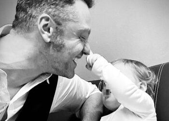 Tiziano Ferro inaugura il 2023 con una foto insieme alla figlia: guarda che tenerezza