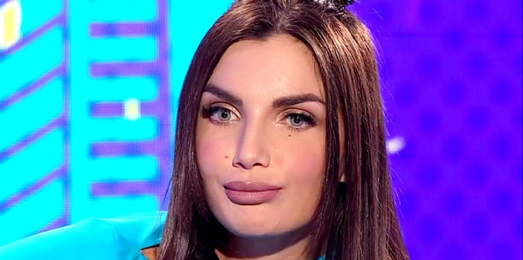 Elettra Lamborghini rivela in tv di stare vivendo un brutto periodo: ''Tre traumi, vado dallo psicoterapeuta'' Elettra Lamborghini rivela in tv di stare vivendo un brutto periodo: ''Tre traumi, vado dallo psicoterapeuta''