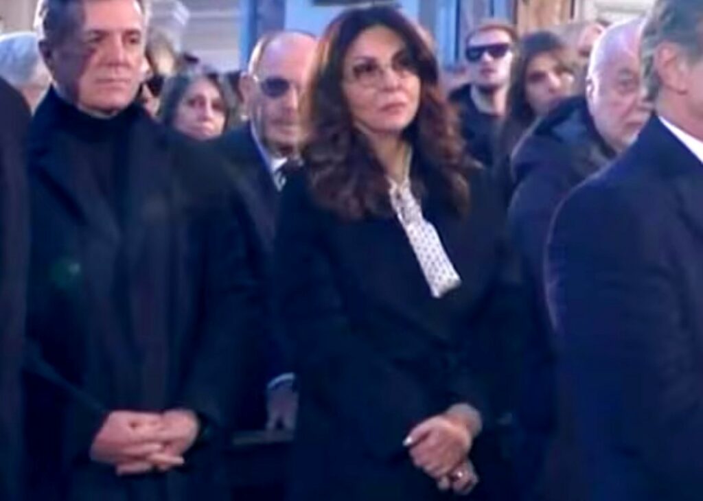 Sabrina Ferilli, il gesto per Maria De Filippi dopo la morte di Costanzo è davvero forte: ecco la prova della loro profonda amicizia