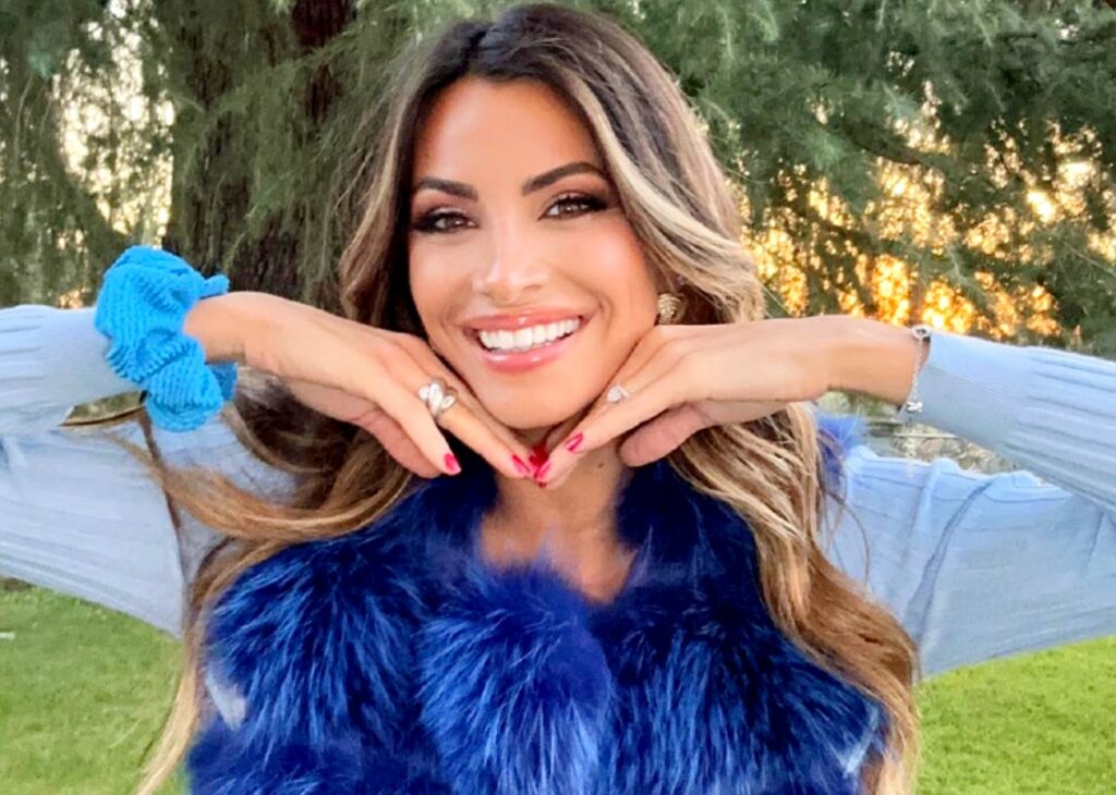 Romina Pierdomenico, fidanzata 30enne di Ezio Greggio, si prende cura di sé tra medico estetico e nutrizionista: foto