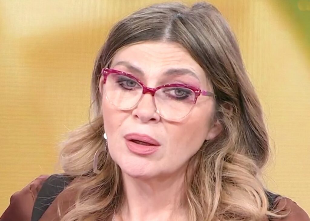 Nadia Rinaldi è stata un anno e mezzo senza il seno, racconta per la prima volta l'intervento andato male: ''Ho usato l’ovatta''