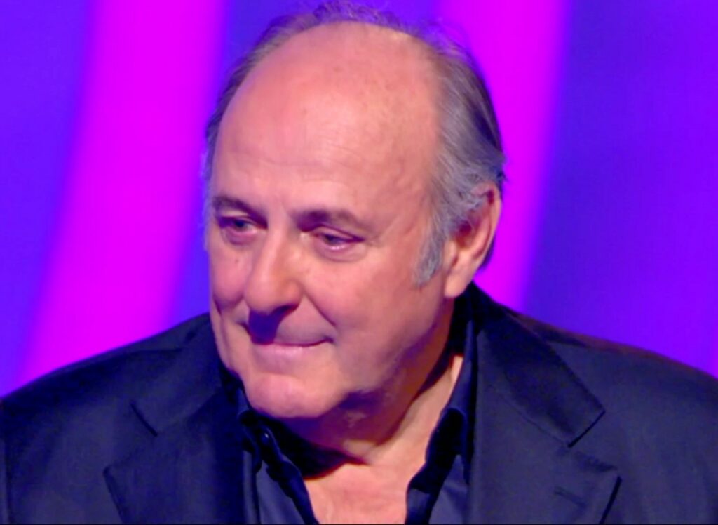 Gerry Scotti in lacrime in tv: ''Mi hanno chiesto autografi mentre piangevo mia madre morta'' Gerry Scotti in lacrime in tv: ''Mi hanno chiesto autografi mentre piangevo mia madre morta''