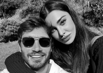 Belen e Stefano De Martino felici e innamorati a Napoli: Pasqua e compleanno di Santiago in famiglia