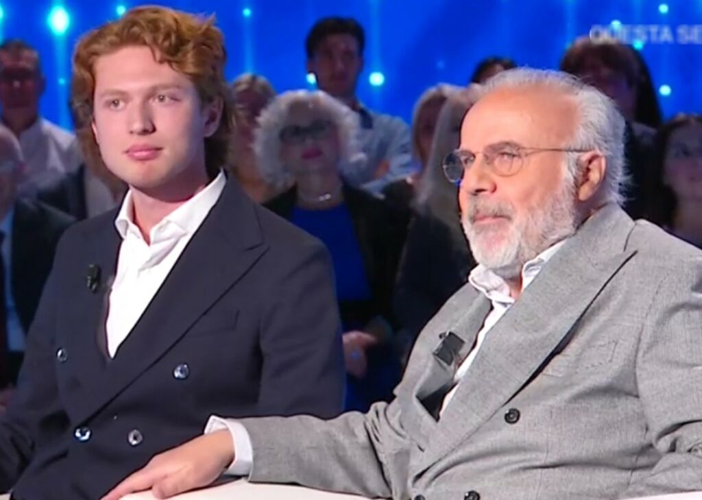 ''Johnny ha preso lo stile dalla mamma'': Jerry Calà dopo l'infarto in tv col figlio 20enne ''Johnny ha preso lo stile dalla mamma'': Jerry Calà dopo l'infarto in tv col figlio 20enne