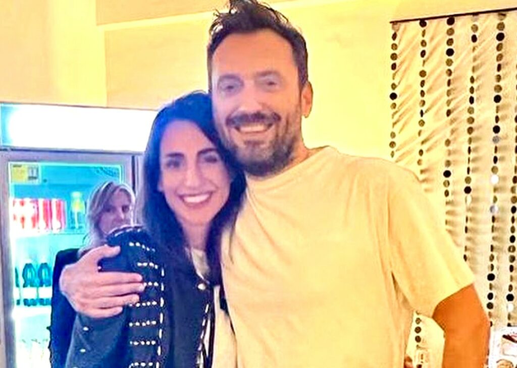 'Chi' ne è sicuro: la nuova fidanzata di Cesare Cremonini è la famosa conduttrice del Tg1 'Chi' ne è sicuro: la nuova fidanzata di Cesare Cremonini è la famosa conduttrice del Tg1