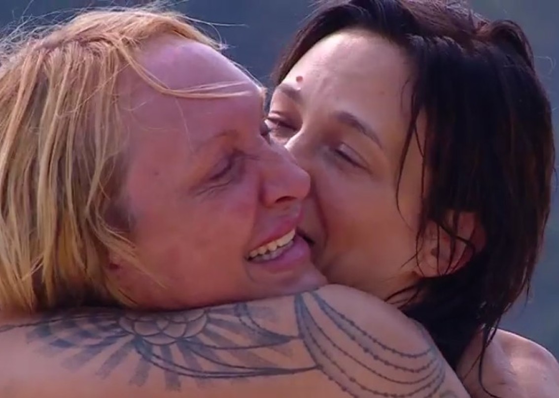 Asia Argento sbarca all'Isola dei Famosi: la commovente sorpresa alla sorella Fiore