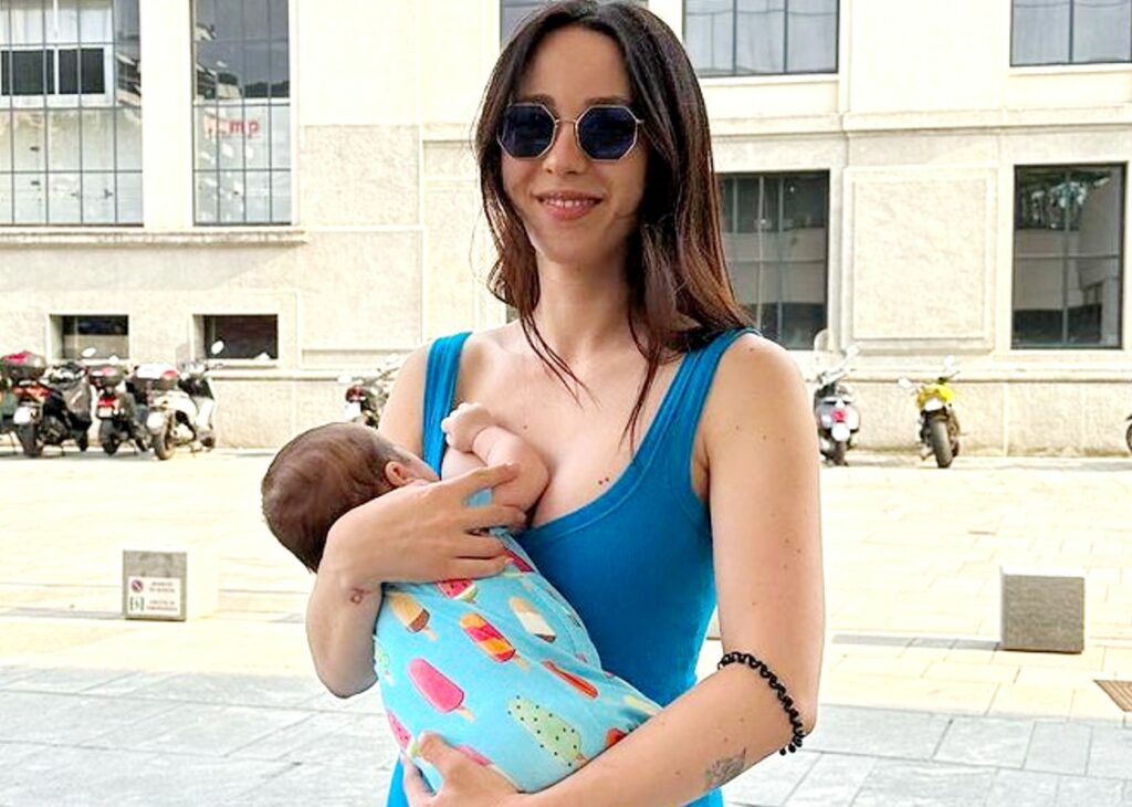 Aurora Ramazzotti a passeggio col figlio neonato in mini tutina da ciclista: rivela il simpatico soprannome di Cesare