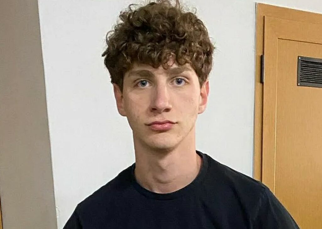 Il fratello di Stefano De Martino e il successo con le donne: ''Nelle amicizie femminili il mio cognome potrebbe aiutare'' Il fratello di Stefano De Martino e il successo con le donne: ''Nelle amicizie femminili il mio cognome potrebbe aiutare''