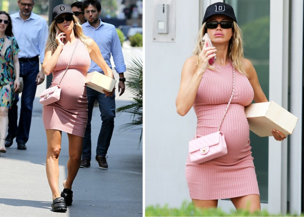 Diletta Leotta in giro per Milano con pancione esplosivo e look total pink: foto Diletta Leotta in giro per Milano con pancione esplosivo e look total pink: foto