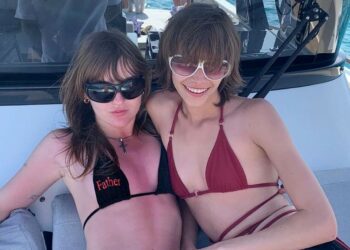 Victoria De Angelis dei Maneskin in vacanza con la nuova fidanzata Luna a Ibiza: ecco chi è lei