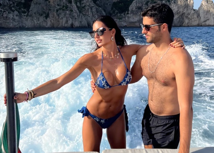 Elisabetta Gregoraci con il fidanzato Giulio Fratini a Capri Elisabetta Gregoraci con il fidanzato Giulio Fratini a Capri