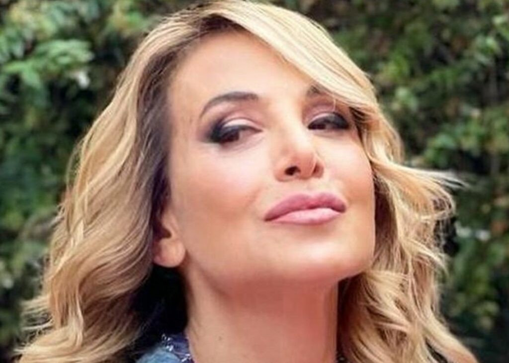 Cancellato 'Pomeriggio Cinque', la sorella di Barbara d'Urso incita i fan alla rivolta? ''Facciamo rumore, ca**o!''