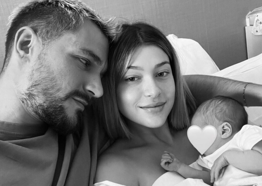 Natalia Paragoni e Andrea Zelletta tornati a casa con la figlia Ginevra: ecco come stanno andando i primi giorni a tre Natalia Paragoni e Andrea Zelletta tornati a casa con la figlia Ginevra: ecco come stanno andando i primi giorni a tre