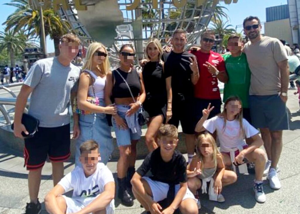 Francesco Totti e Noemi Bocchi in California con tutti i loro figli: vacanza da grande famiglia allargata, foto