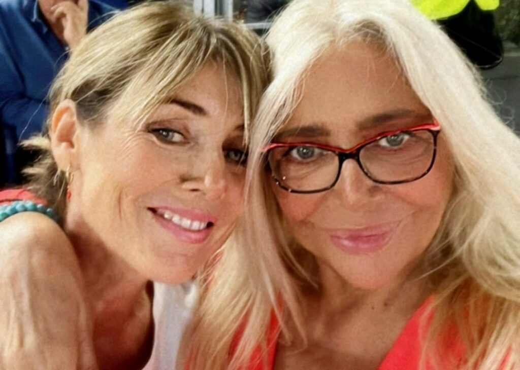 ''Rosiconi e falliti'': la figlia di Mara Venier sbotta dopo le critiche per la serata con la madre a un mese dalla morte del marito ''Rosiconi e falliti'': la figlia di Mara Venier sbotta dopo le critiche per la serata con la madre a un mese dalla morte del marito