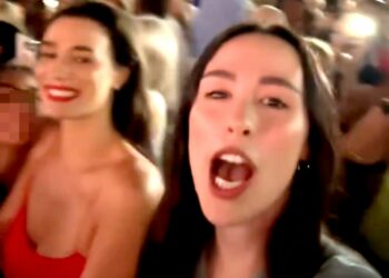 Aurora Ramazzotti con Dalila Gelsomino la nuova fidanzata di papà Eros