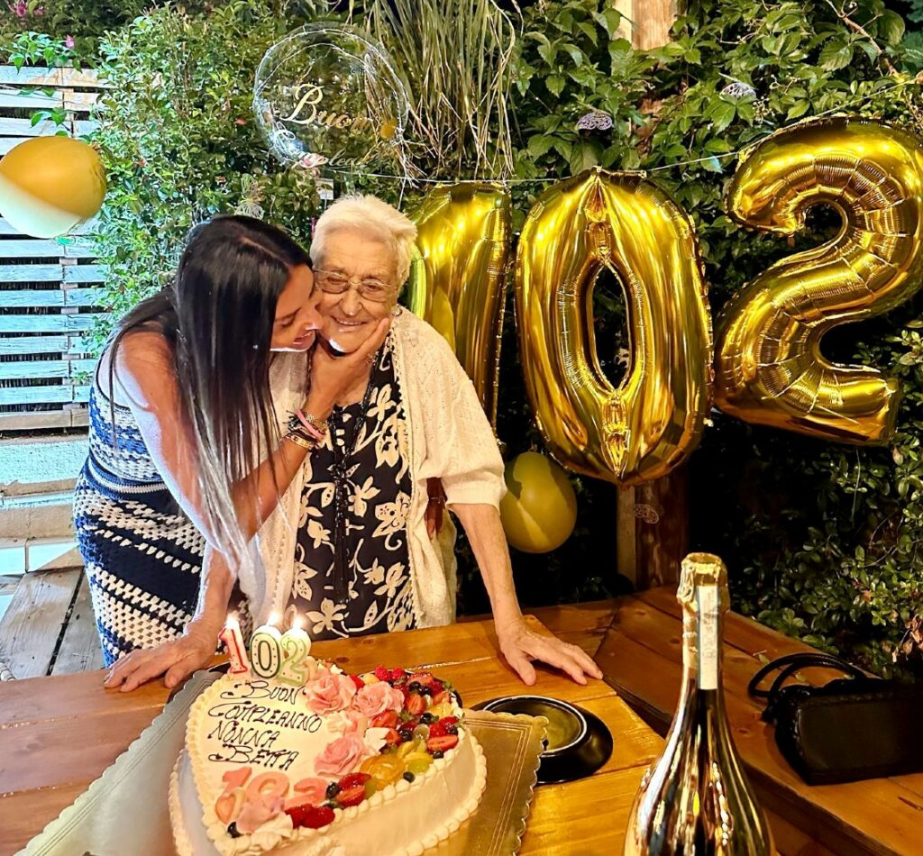 Elisabetta Gregoraci in Calabria per festeggiare i 102 anni di nonna Betta 