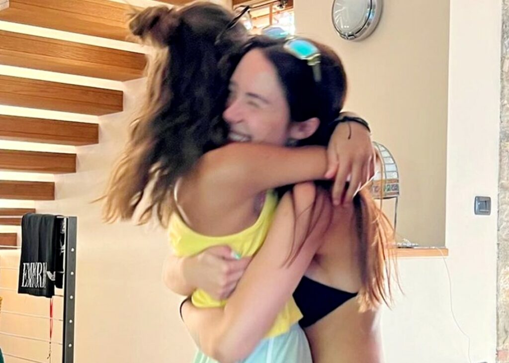 ''E' quasi più alta di me, mi ha cambiato la vita'': Aurora Ramazzotti e la dolcissima dedica alla sorella Raffaela Maria ''E' quasi più alta di me, mi ha cambiato la vita'': Aurora Ramazzotti e la dolcissima dedica alla sorella Raffaela Maria