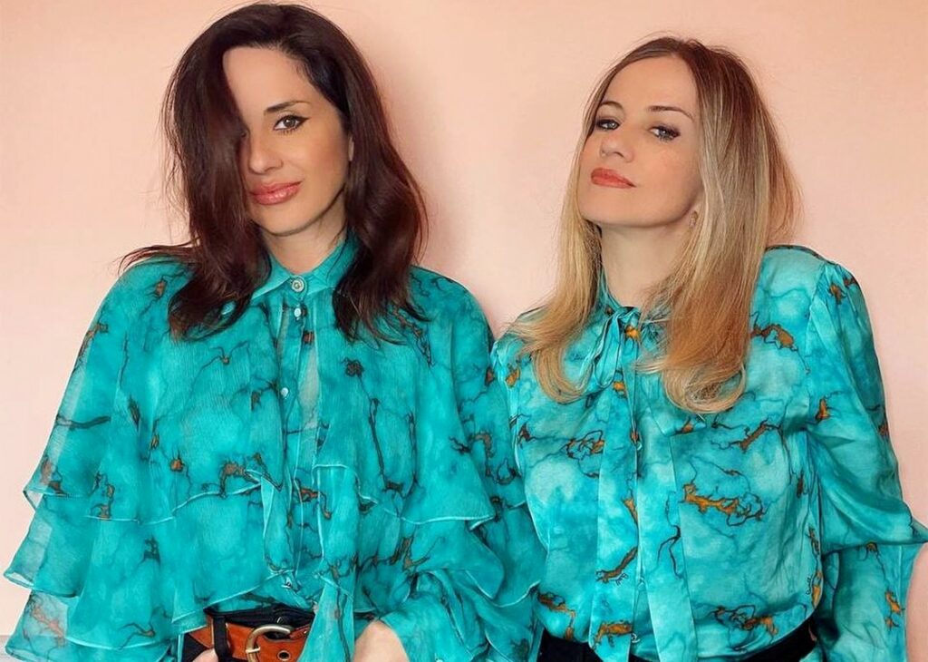 ''Abbiamo dormito nella stessa stanza fino a 20 anni, nel letto a cassetto'': Paola e Chiara raccontano la loro vita tra alti e bassi ''Abbiamo dormito nella stessa stanza fino a 20 anni, nel letto a cassetto'': Paola e Chiara raccontano la loro vita tra alti e bassi