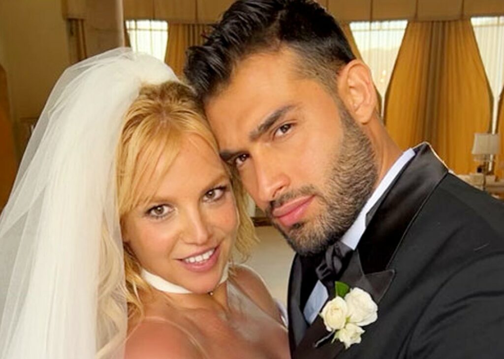 Britney Spears divorzia da Sam Asghari dopo soli 14 mesi di matrimonio: il gossip impazza a Hollywood Britney Spears divorzia da Sam Asghari dopo soli 14 mesi di matrimonio: il gossip impazza a Hollywood