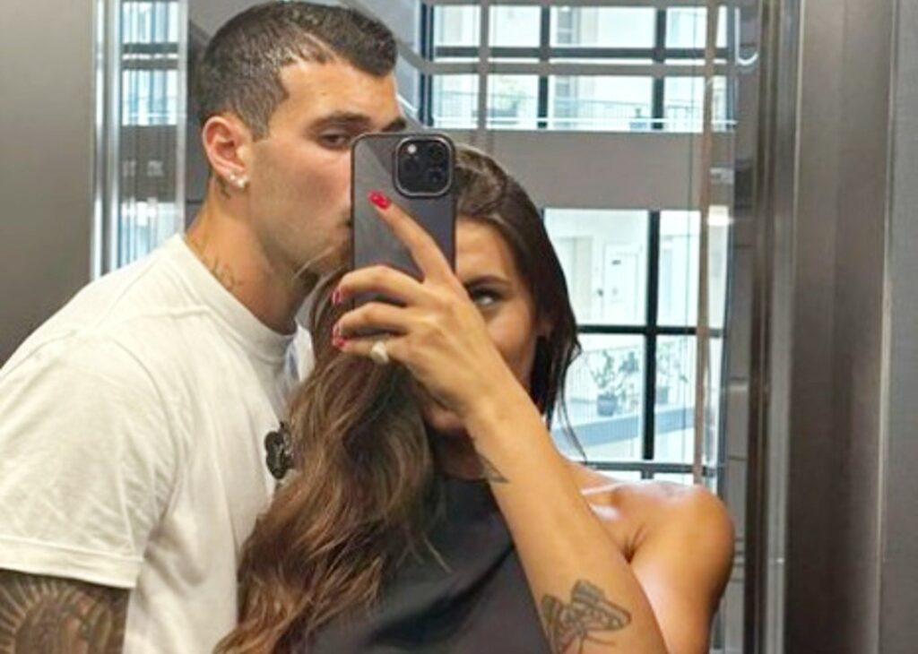 L'ex Miss Italia Carolina Stramare presenta ufficialmente il nuovo fidanzato, lui è l'ex di una 'figlia di': foto