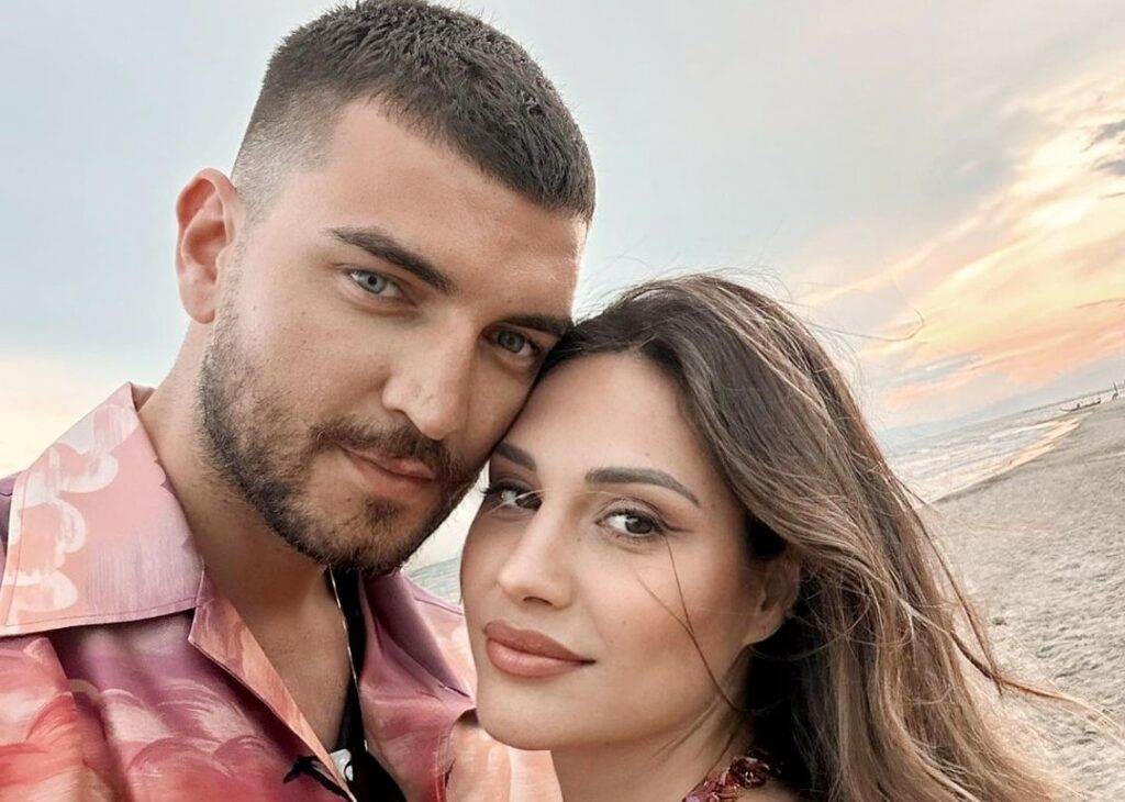 ''Due volte a settimana mettiamo i bambini a letto prima, la quantità è importante'': Beatrice Valli parla dei rapporti intimi con Marco Fantini ''Due volte a settimana mettiamo i bambini a letto prima, la quantità è importante'': Beatrice Valli parla dei rapporti intimi con Marco Fantini