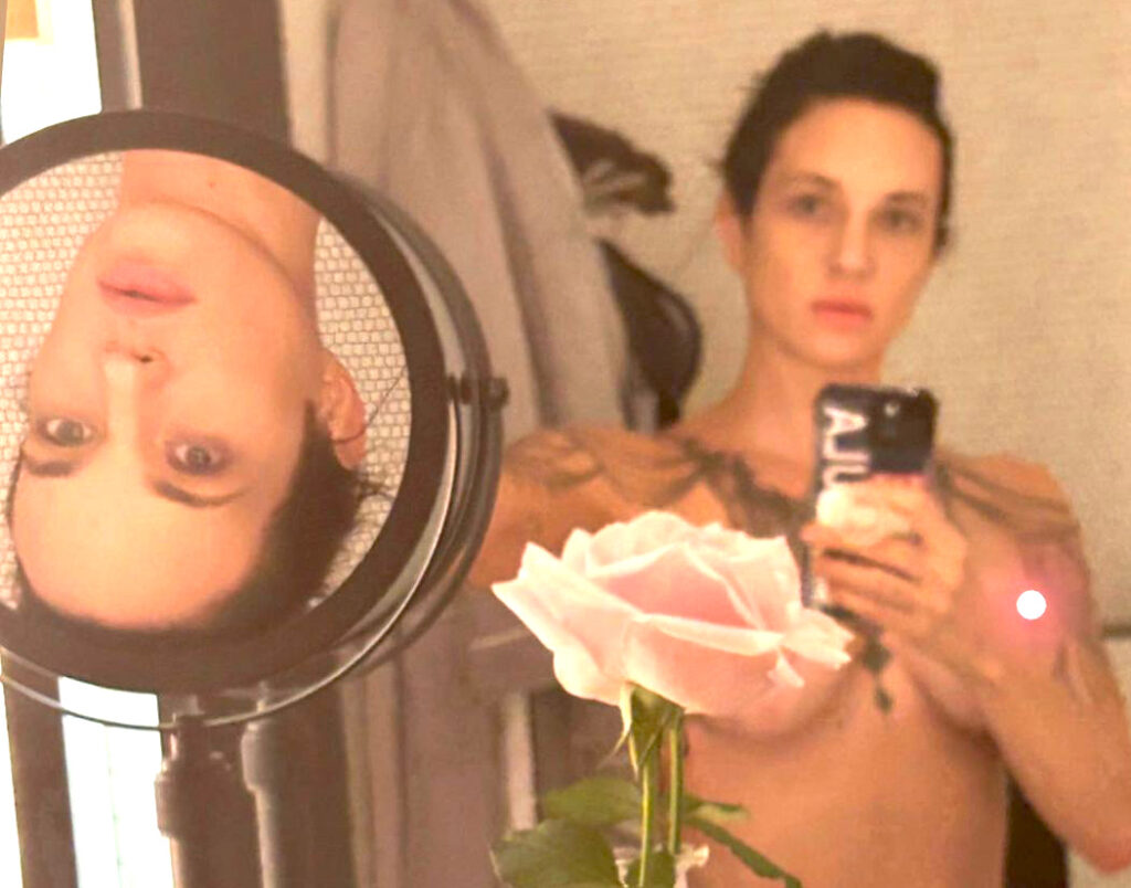 ''Voglio sbrigarmi a invecchiare, la vita è bella ma dura troppo'': Asia Argento compie 48 anni e condivide un post che fa discutere