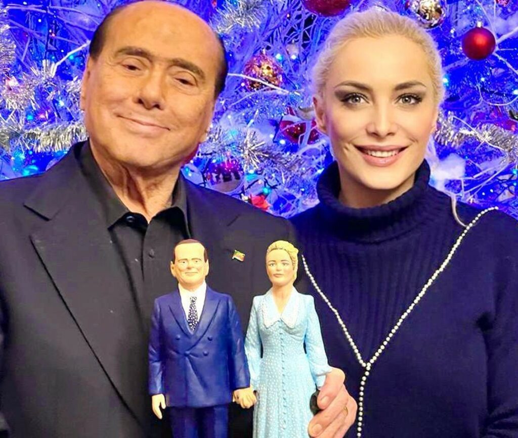 Marta Fascina rompe il silenzio dopo la morte del compagno Silvio Berlusconi: le sue parole  --- (Fonte immagine: https://cdn.gossip.it/wp-content/uploads/2023/09/berlu_2-1024x867.jpg)