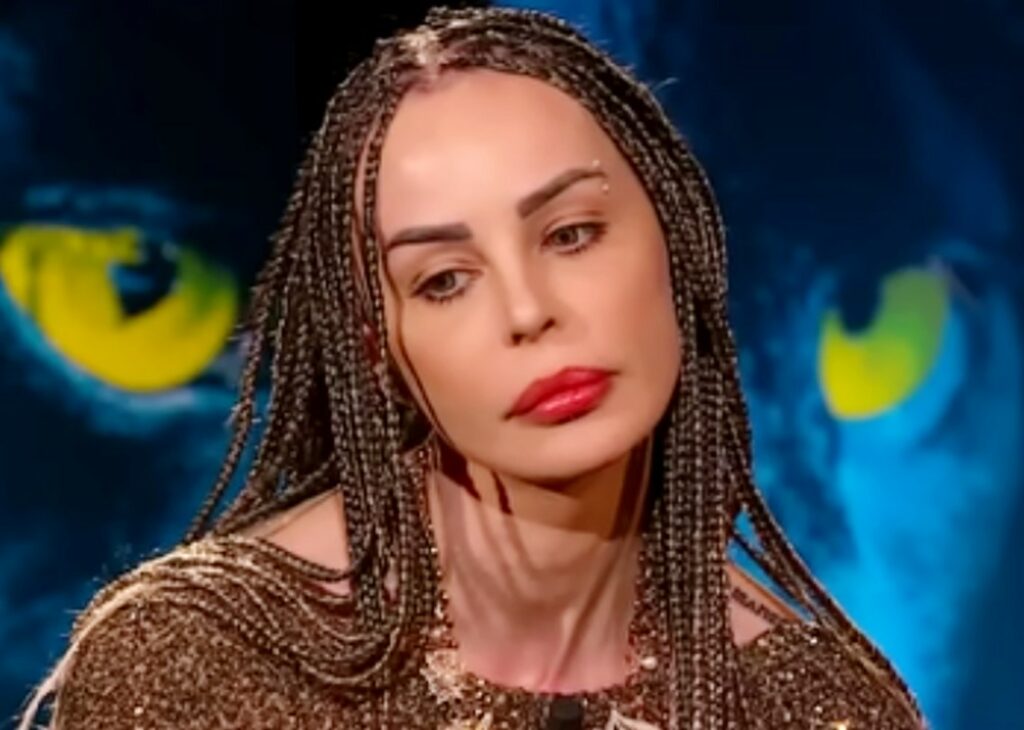 ''Non riesco a respirare, vivo nella paura'': Nina Moric parla della grande fobia che l'ha portata a chiudersi in casa ''Non riesco a respirare, vivo nella paura'': Nina Moric parla della grande fobia che l'ha portata a chiudersi in casa