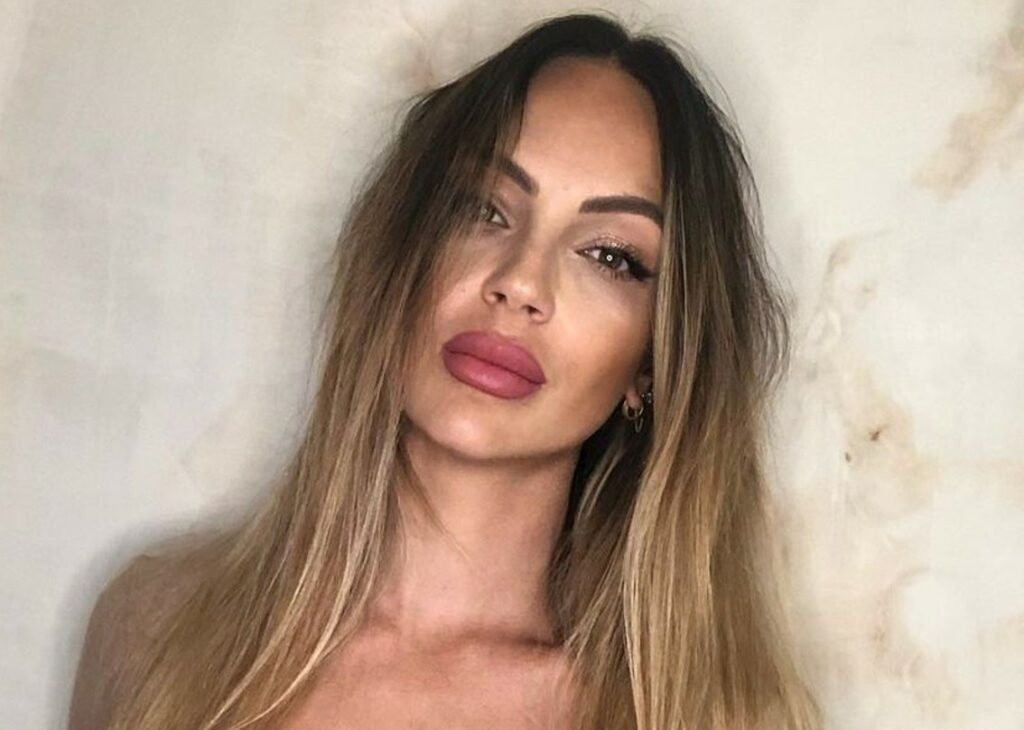 ''Licenziata senza preavviso dopo 7 anni di lavoro'': l'ex gieffina Sarah Nile si sfoga e fa un'orribile ipotesi sui motivi dell’allontanamento ''Licenziata senza preavviso dopo 7 anni di lavoro'': l'ex gieffina Sarah Nile si sfoga e fa un'orribile ipotesi sui motivi dell’allontanamento