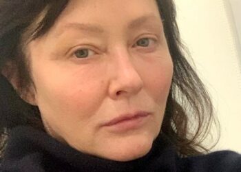 Shannen Doherty parla del tumore al cervello: ''Piango costantemente''
