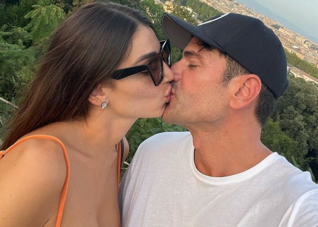 ''E' stato colpo di fulmine'': Rebecca Staffelli parla del fidanzato Alessandro, ex di 'Uomini e Donne' ''E' stato colpo di fulmine'': Rebecca Staffelli parla del fidanzato Alessandro, ex di 'Uomini e Donne'