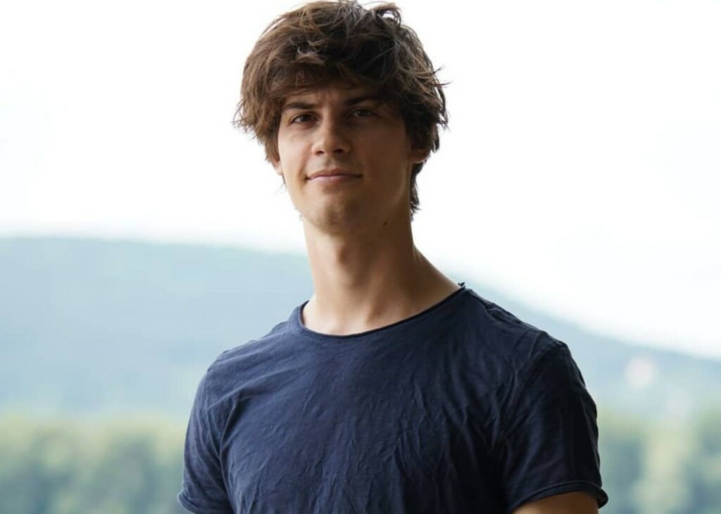 Il figlio di Rocco Siffredi intervistato da Il Corriere della Sera prima dell'inizio di 'Ballando': ansia da prestazione, ragazze e lavoro