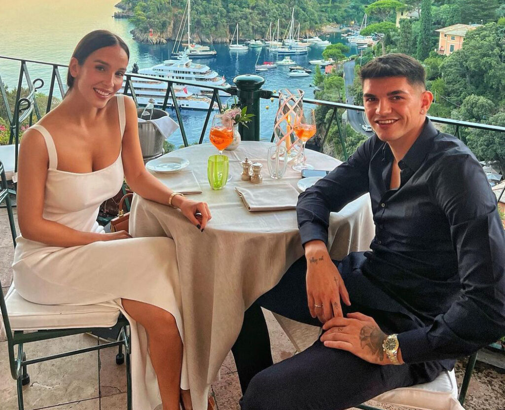 Paola Di Benedetto esce allo scoperto col nuovo fidanzato Raoul Bellanova: la prima foto insieme Paola Di Benedetto esce allo scoperto col nuovo fidanzato Raoul Bellanova: la prima foto insieme