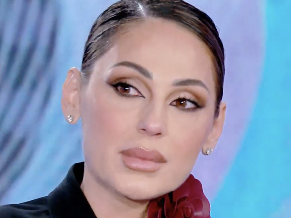 ''Mio padre ha voltato pagina, non sono nessuno per giudicare, ma ognuno ha i suoi tempi'': le parole di Anna Tatangelo dopo la morte della madre colpiscono