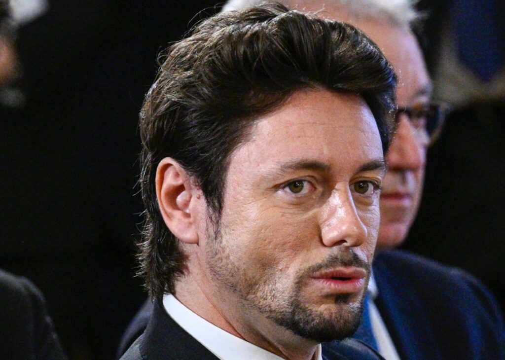 Andrea Giambruno ''sogna di ripresentarsi lunedì in video come se nulla fosse'': ultime novità sullo scandalo esploso in casa della Meloni Andrea Giambruno ''sogna di ripresentarsi lunedì in video come se nulla fosse'': ultime novità sullo scandalo esploso in casa della Meloni